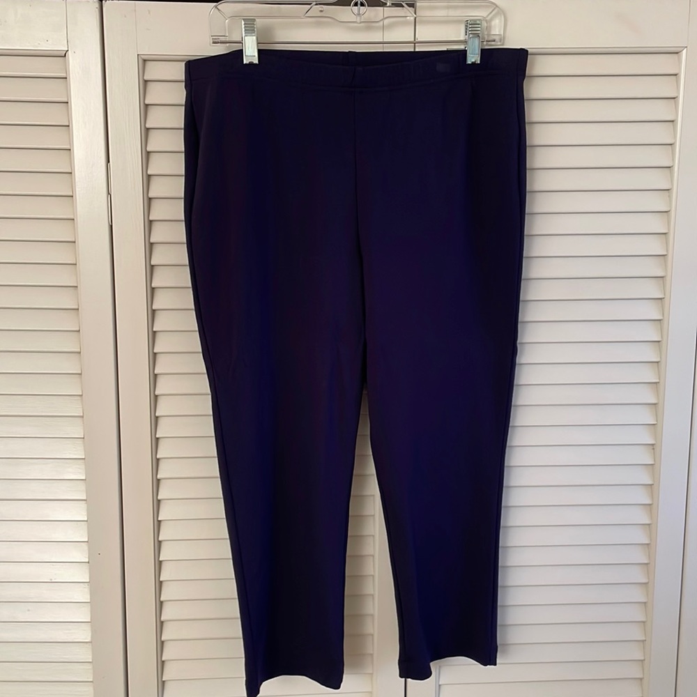 Chico’s navy Fabulously Slimming crops size 14